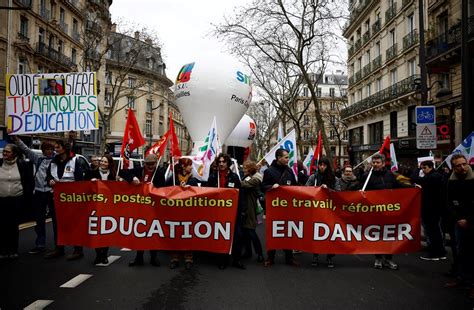 Paris'te öğretmenler maaş artışı talebiyle eylem yaptı - Son Dakika Haberleri
